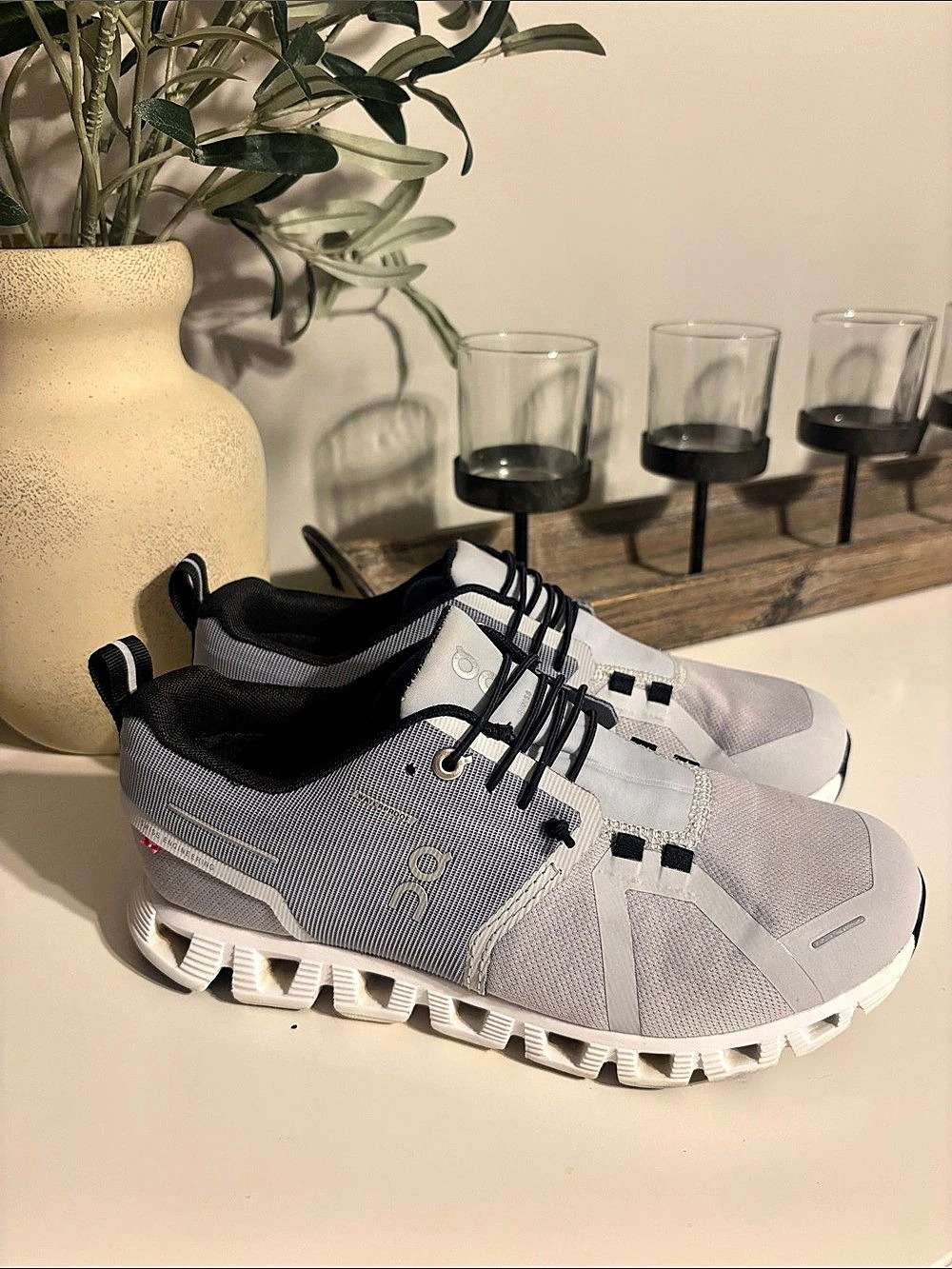 Women’s On Cloud 5 Waterproof Gray Running Shoes US 7.5